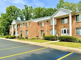 1254 E West Maple Rd in Walled Lake, MI - Building Photo