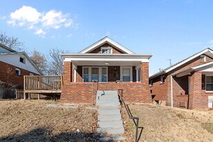 5451 Genevieve Ave in St. Louis, MO - Building Photo
