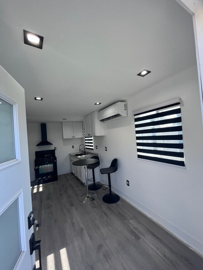 5534 Cerritos Ave in Long Beach, CA - Building Photo - Building Photo