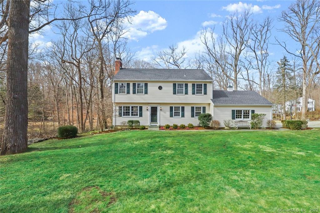 183 Frogtown Rd in New Canaan, CT - Building Photo