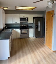 4141 Jacquelyn Dr in Lincoln, NE - Foto de edificio - Building Photo