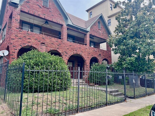 property at 320 W Polk St