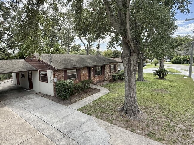 property at 1502 W Country Club Dr