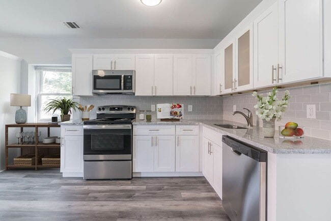 Bunt Commons III: 58+ Senior Living Community in Amityville, NY - Building Photo - Building Photo