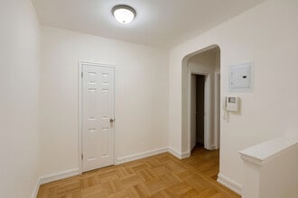 303 E 56th St in New York, NY - Building Photo - Building Photo