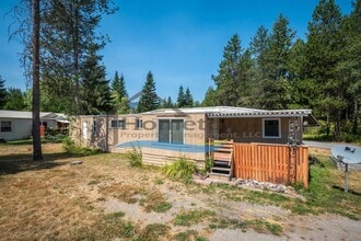 468800 US-95 in Sagle, ID - Building Photo - Building Photo