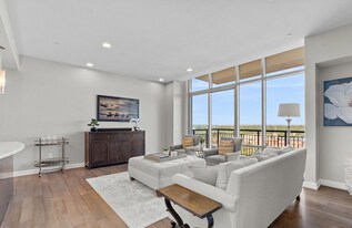 4242 Broadway in San Antonio, TX - Building Photo