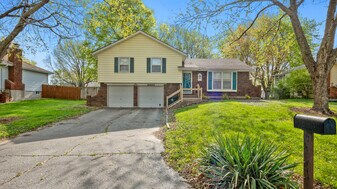 16603 McKinley St in Belton, MO - Building Photo