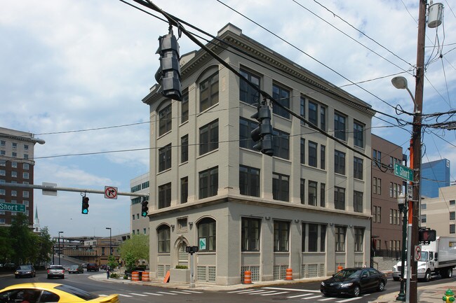 121 N Martin Luther King Blvd in Lexington, KY - Foto de edificio - Building Photo