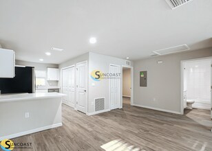 183 Midway Rd, Unit 2 in Ocala, FL - Foto de edificio - Building Photo