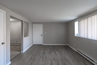 Creekside Village Apartments in Tonawanda, NY - Building Photo - Interior Photo