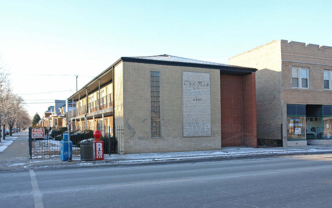 Gra Mar Apartments in Chicago, IL - Building Photo