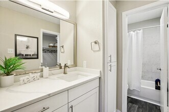 1070 Mearns Meadow Blvd, Unit 124 in Austin, TX - Building Photo - Building Photo