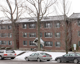 710 Shady Dr E in Pittsburgh, PA - Building Photo