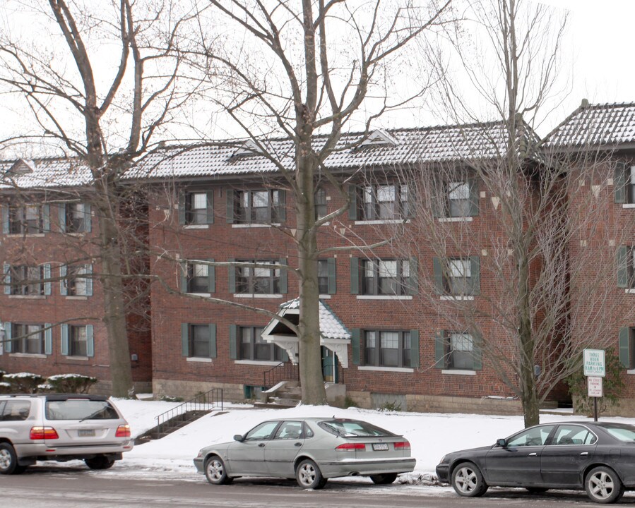 710 Shady Dr E in Pittsburgh, PA - Building Photo