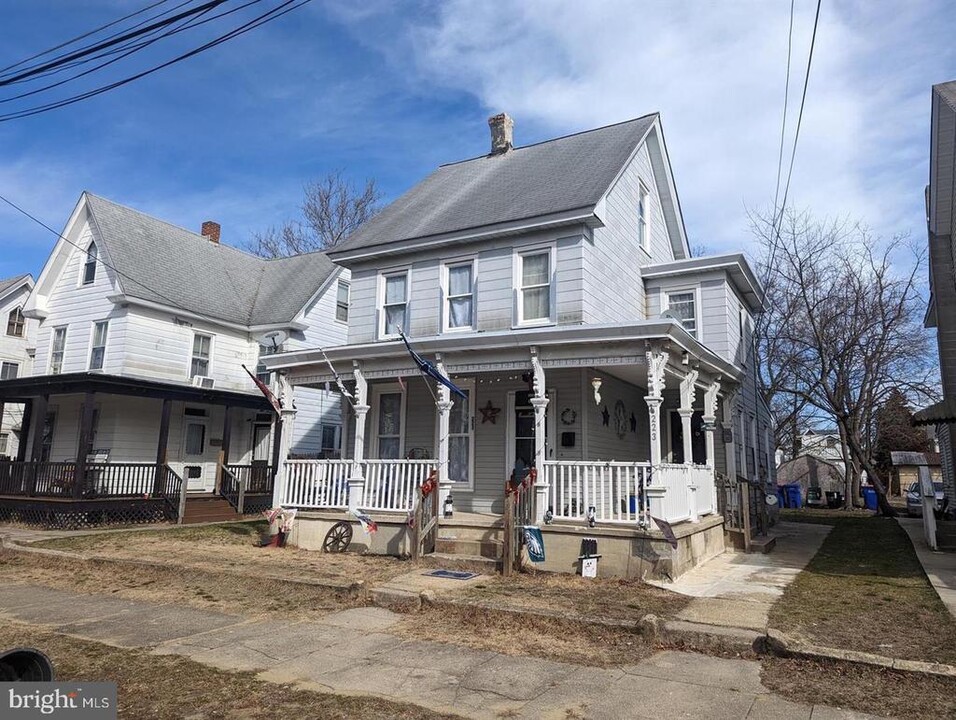 223 S 4th St in Millville, NJ - Building Photo