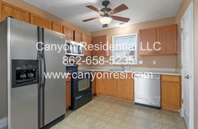 141 Kendall Ct in Raeford, NC - Building Photo - Building Photo