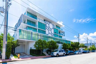 8425 Crespi Blvd in Miami Beach, FL - Building Photo - Building Photo