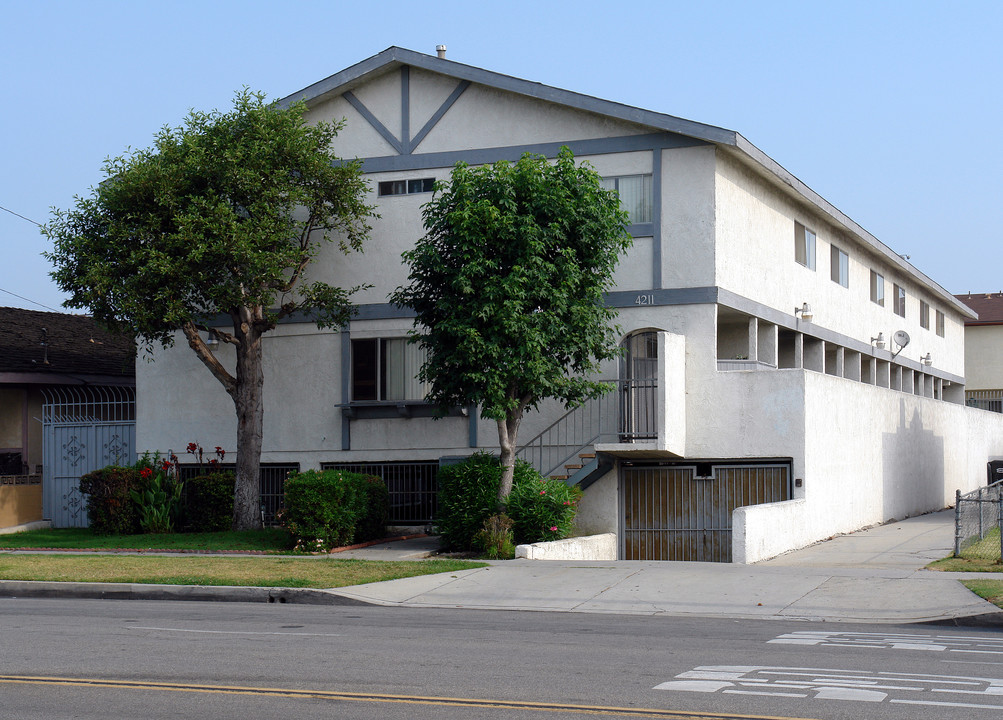 4211 W 147th St in Hawthorne, CA - Foto de edificio