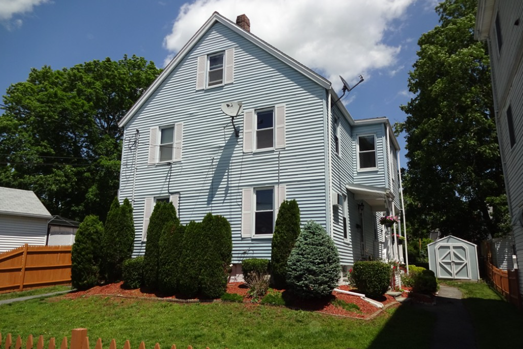 28 Cottage St in Medford, MA - Building Photo