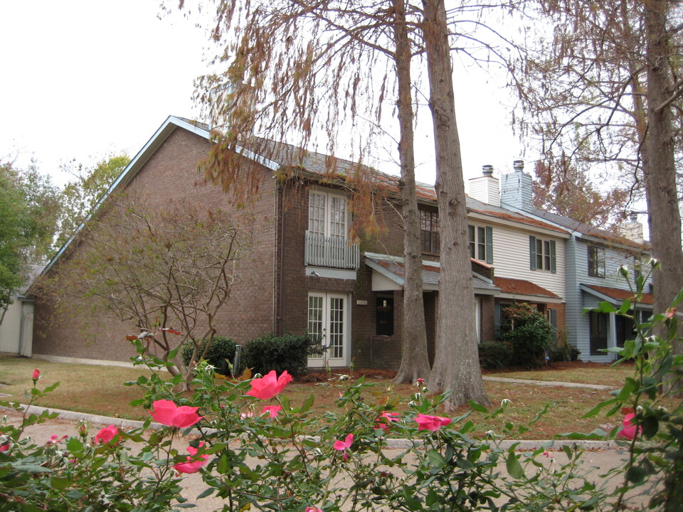5420 Heatherstone Dr, Unit Heatherstone in Baton Rouge, LA - Foto de edificio
