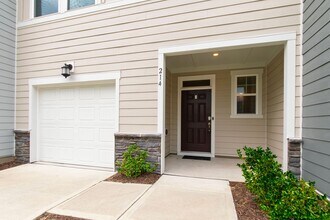 214 Lennox Spg Dr in Wake Forest, NC - Building Photo - Building Photo