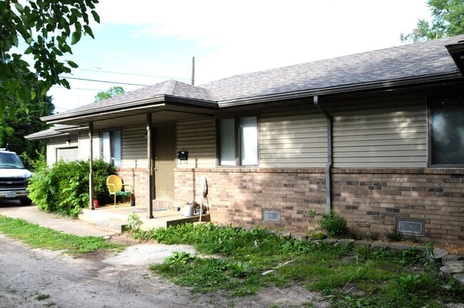 property at 1602 W Lynn St