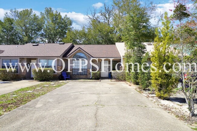 property at 8 Viking Dr NW