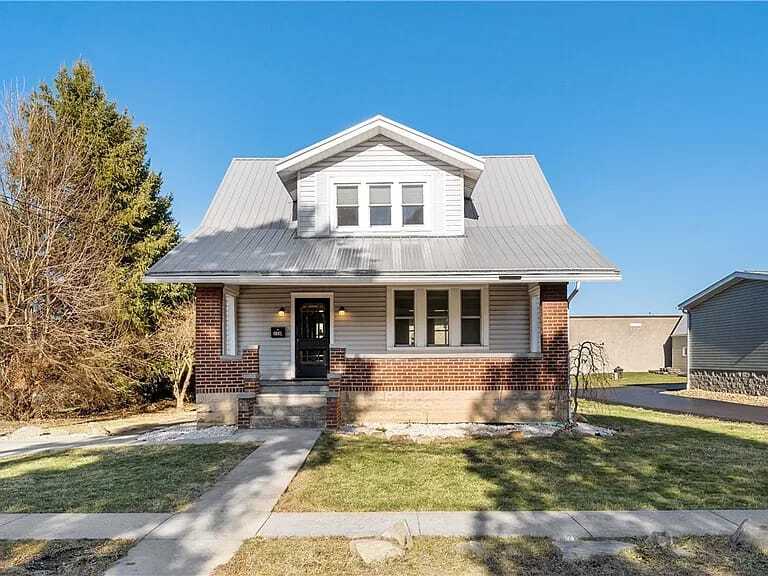 228 N Silver St in Mount Pleasant, PA - Building Photo