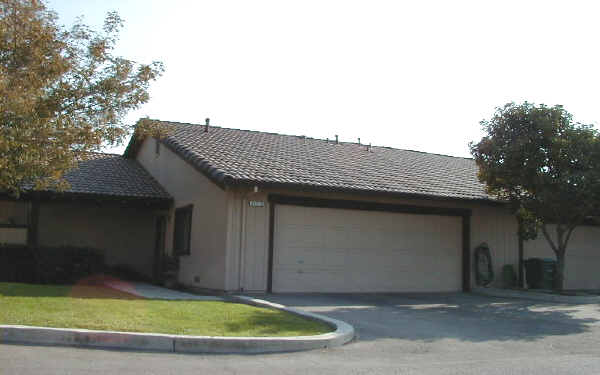 345 Acacia St in Tracy, CA - Foto de edificio