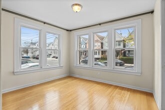 37 E 35th St in Bayonne, NJ - Building Photo - Building Photo