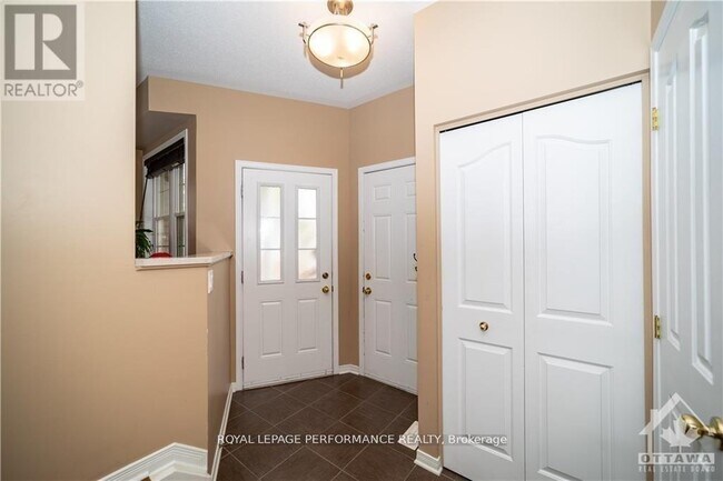 2363 Glandriel Crescent in Ottawa, ON - Building Photo - Building Photo