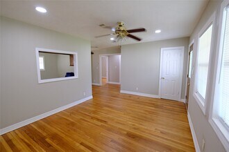 6718 Midfield Dr in Houston, TX - Building Photo - Building Photo