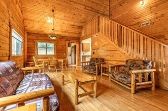 619 Sandy Beach Ct in Warrens, WI - Foto de edificio - Building Photo