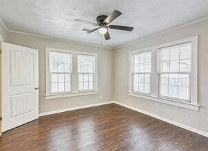 208 W Lobit Ave in Baytown, TX - Building Photo - Building Photo