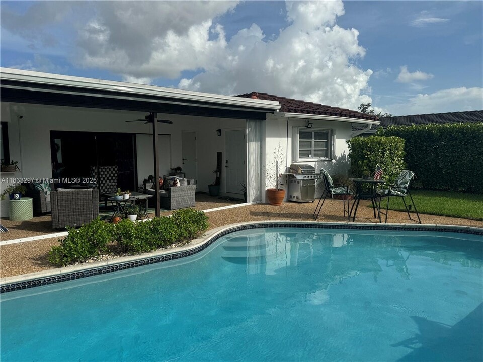 1681 SW 55th Ave in Plantation, FL - Building Photo