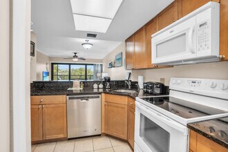 600 Neapolitan Way in Naples, FL - Building Photo - Building Photo