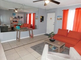 219 S Atlantic Ave in Daytona Beach, FL - Building Photo