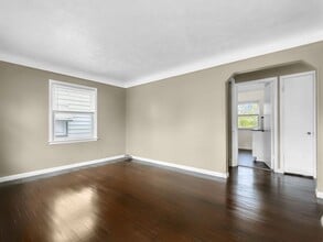 19921 Santa Barbara Dr in Detroit, MI - Building Photo - Building Photo
