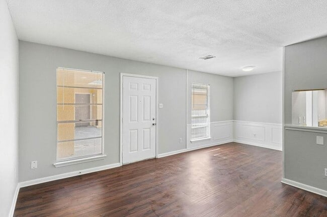 Tara Apartments in Texas City, TX - Building Photo - Building Photo