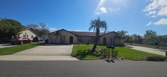 4020 Vilabella Dr in Sebring, FL - Building Photo