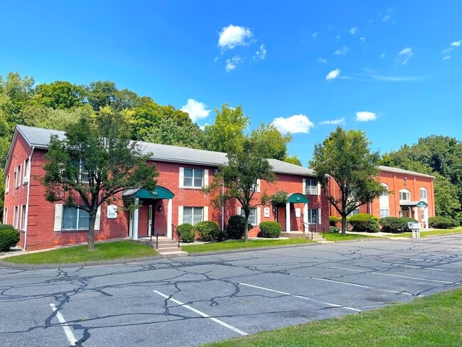 545 N Main St in Manchester, CT - Building Photo - Building Photo