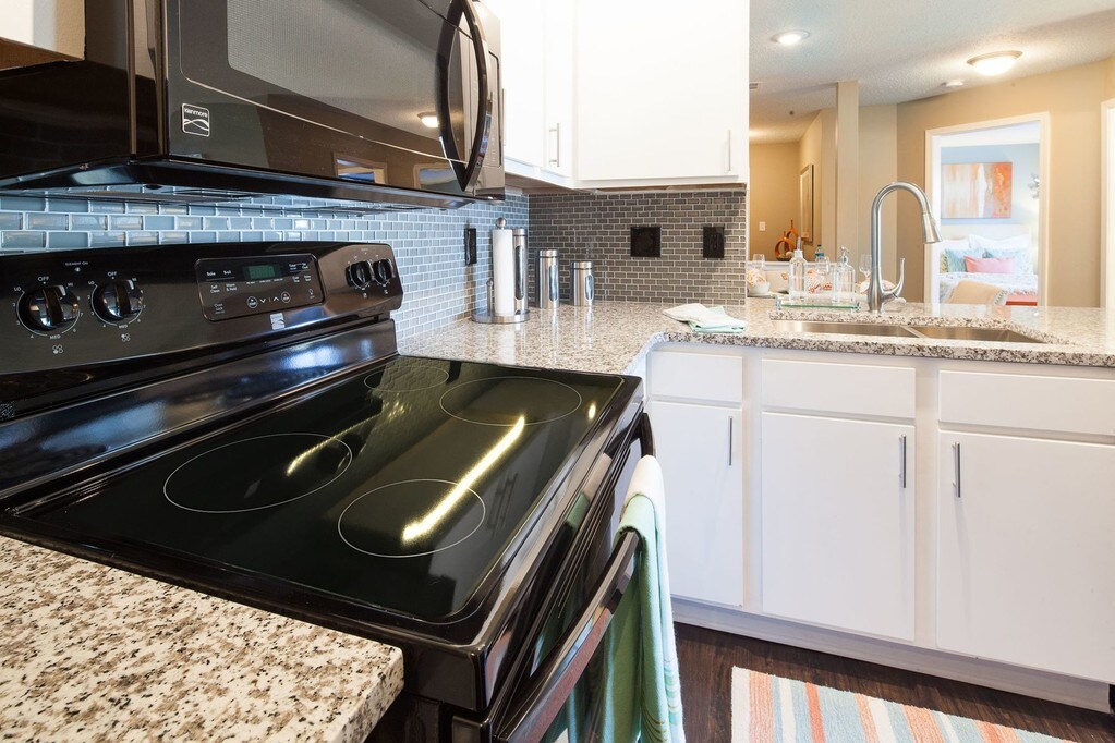 Sardis Place at Matthews by Cortland Apartments in Matthews, NC