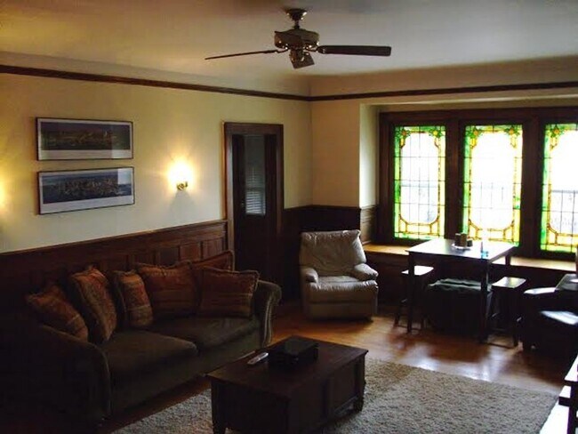 827 S Braddock Ave, Unit Apt. #1 in Pittsburgh, PA - Building Photo - Building Photo