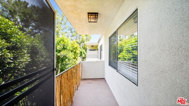 12801 Moorpark St-Unit -308 in Los Angeles, CA - Foto de edificio - Building Photo