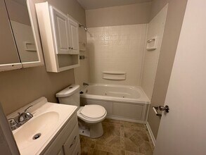 4711 Rockwood Rd in Garfield Heights, OH - Building Photo - Building Photo