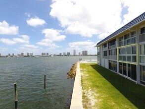 400 Wilma Cir in West Palm Beach, FL - Building Photo - Building Photo