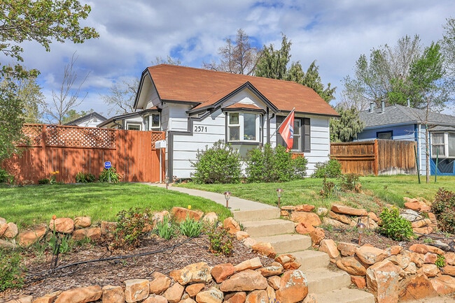 property at 2571 S Pennsylvania St