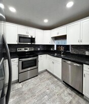 404 Bainbridge Ct in Lexington, KY - Building Photo