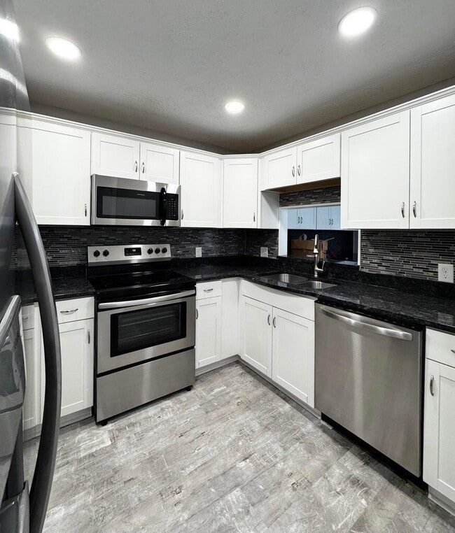 property at 404 Bainbridge Ct